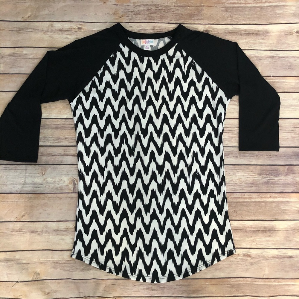 LULAROE || RANDY SHIRT🖤🤍 - Picture 2 of 5